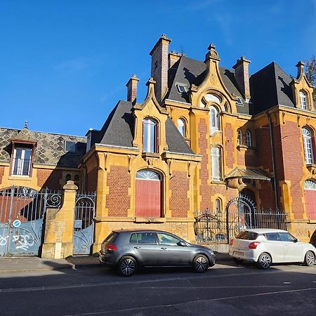 Appartement Atypique - 2 Chambres - Rue Calme Dans Centre Ville Седан Екстериор снимка